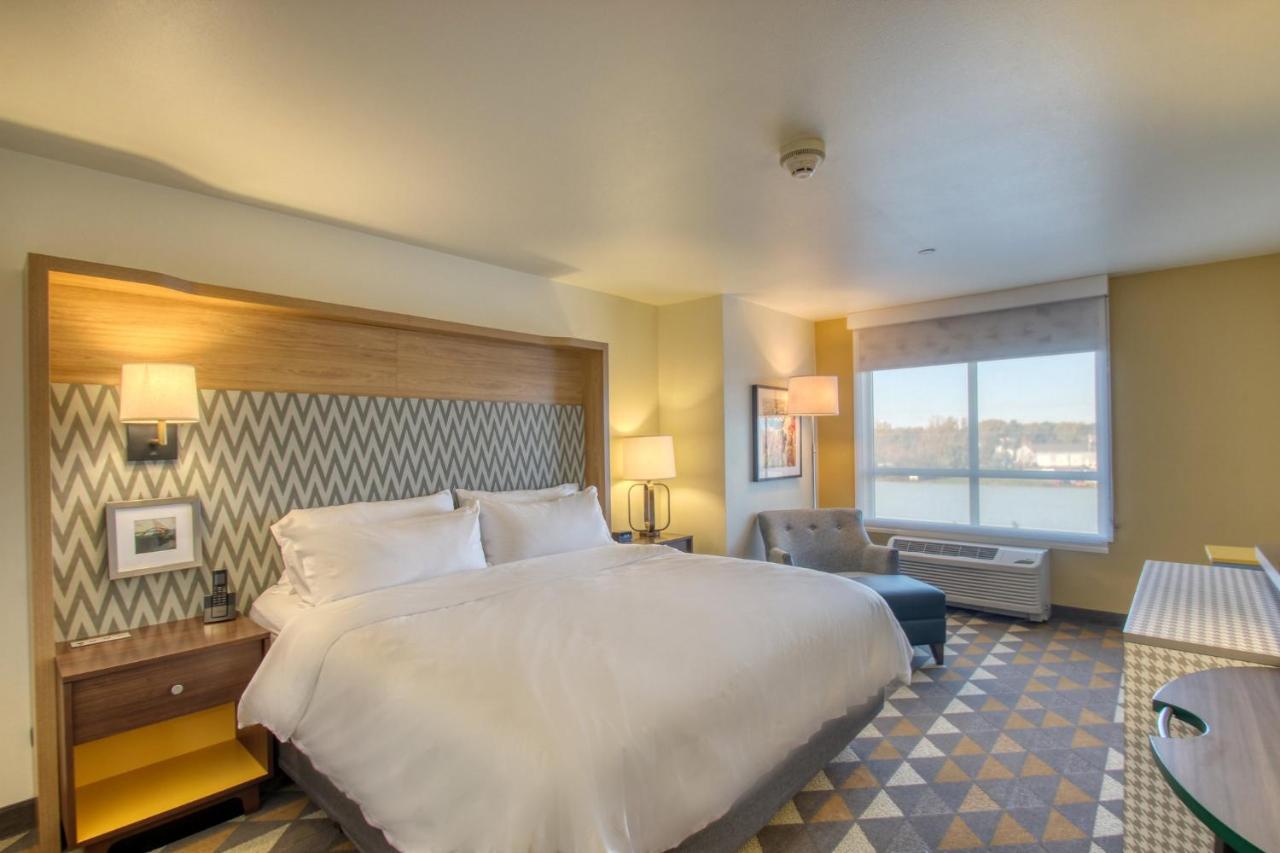 - By Ihg Hotel